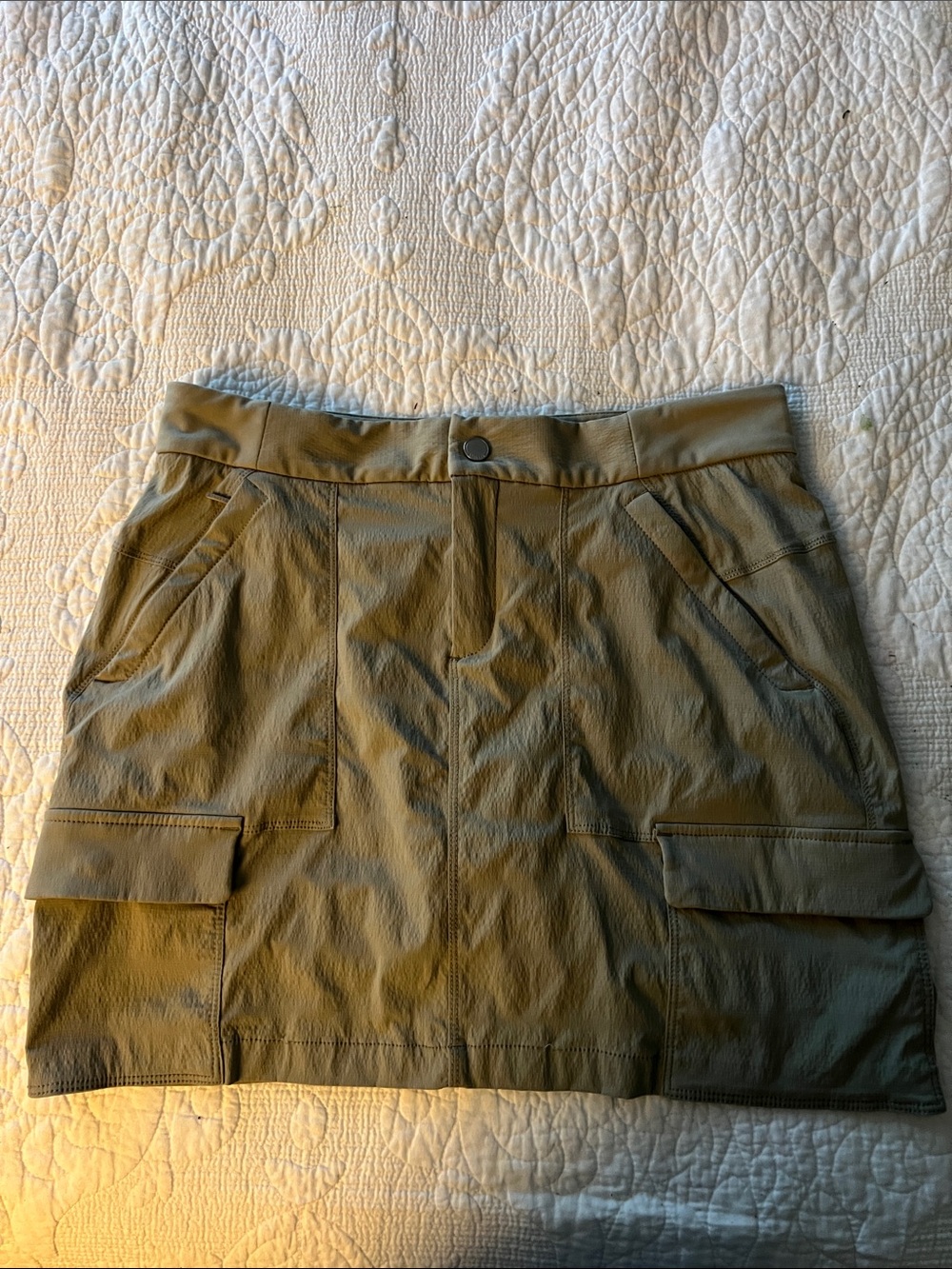 Athleta Trekkie Skort size 12. Clay colored with built in shorts.